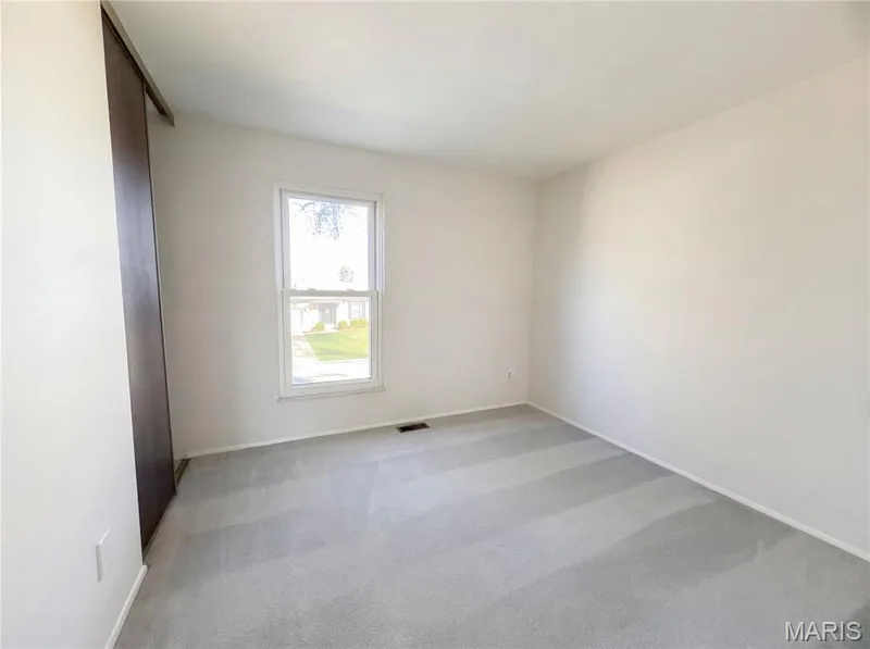 27 Glenna Drive, St Peters, MO 63376 — listing photo 11 of 16