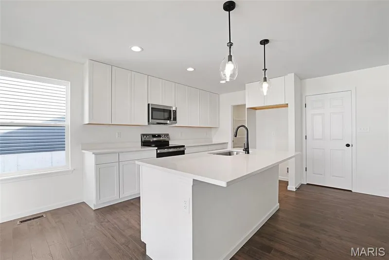 431 Yellow Rose Court, Wentzville, MO 63385 — listing photo 7 of 30