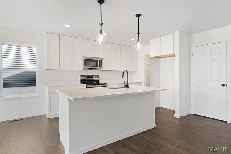 431 Yellow Rose Court, Wentzville, MO 63385 — listing photo 8 of 30