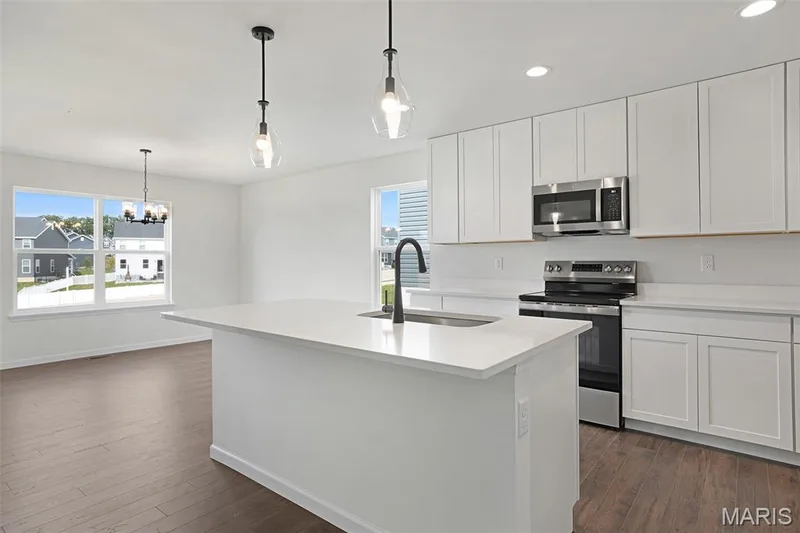 431 Yellow Rose Court, Wentzville, MO 63385 — listing photo 10 of 30
