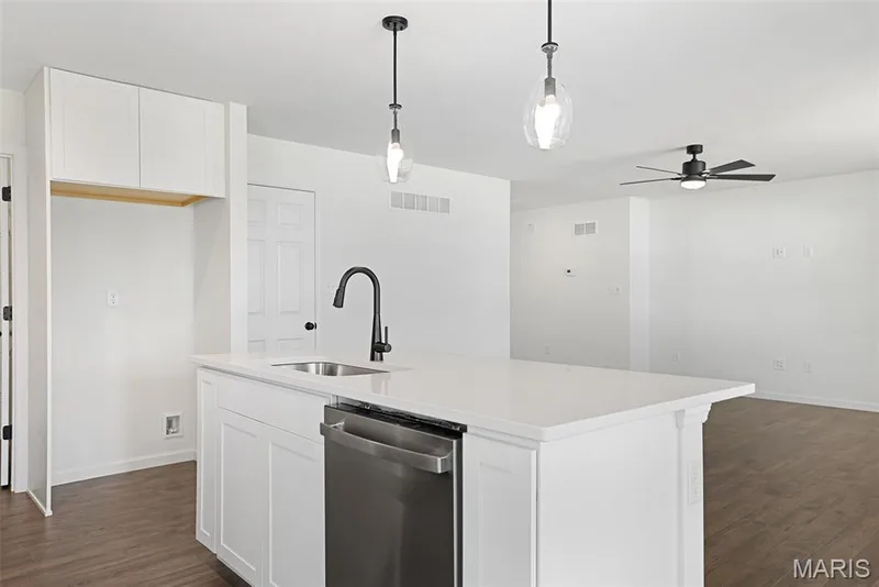 431 Yellow Rose Court, Wentzville, MO 63385 — listing photo 11 of 30