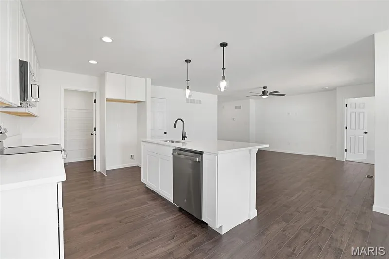 431 Yellow Rose Court, Wentzville, MO 63385 — listing photo 12 of 30