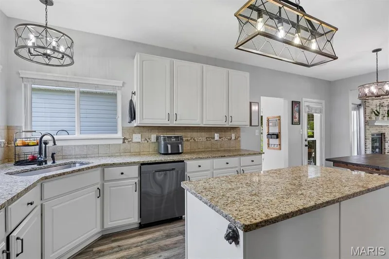 706 Rolling Wind Drive, O'Fallon, MO 63368 — listing photo 9 of 32
