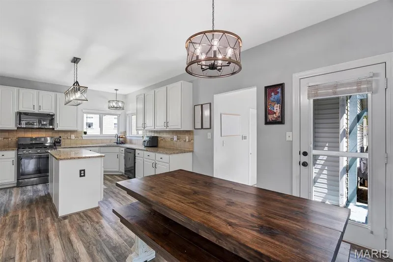 706 Rolling Wind Drive, O'Fallon, MO 63368 — listing photo 10 of 32