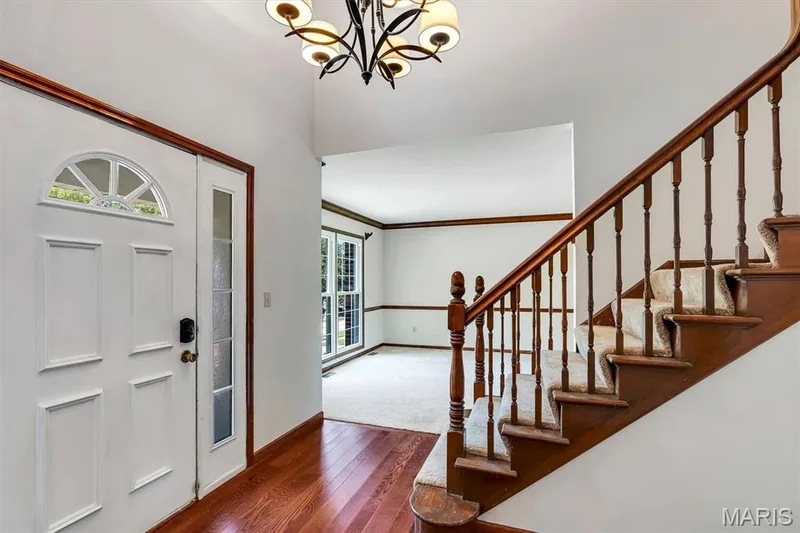 2100 Seven Oaks Drive, St Charles, MO 63303 — listing photo 3 of 38