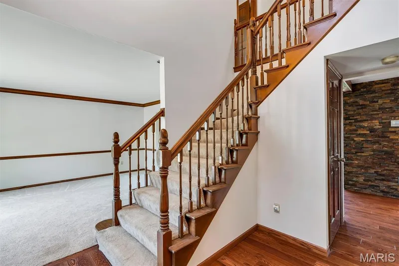 2100 Seven Oaks Drive, St Charles, MO 63303 — listing photo 4 of 38