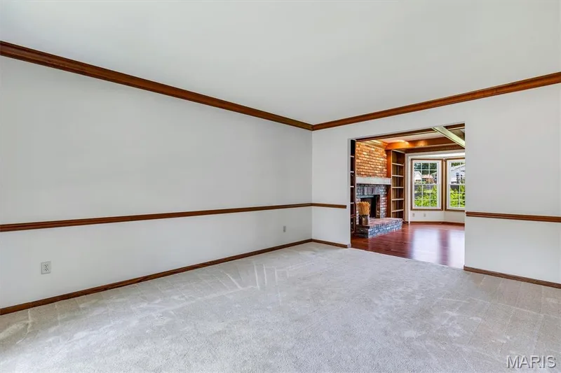 2100 Seven Oaks Drive, St Charles, MO 63303 — listing photo 5 of 38