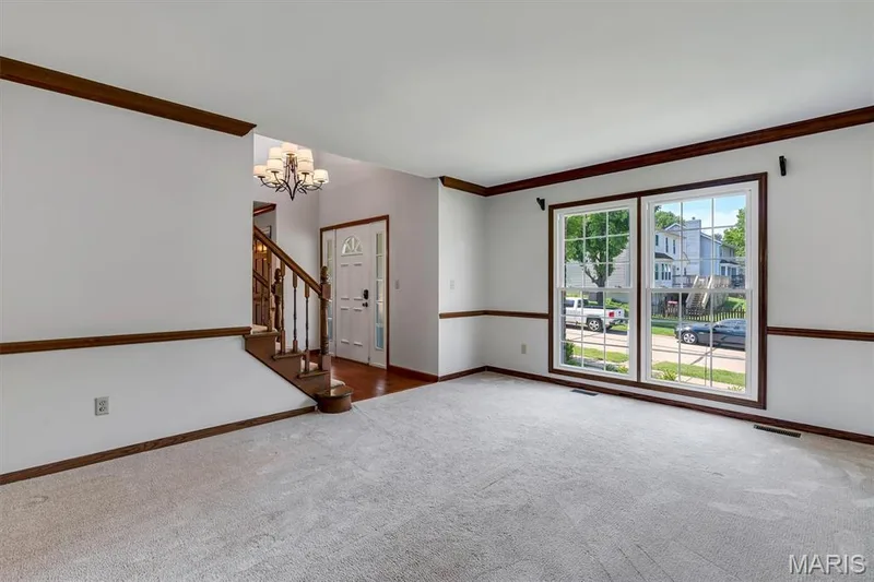 2100 Seven Oaks Drive, St Charles, MO 63303 — listing photo 6 of 38