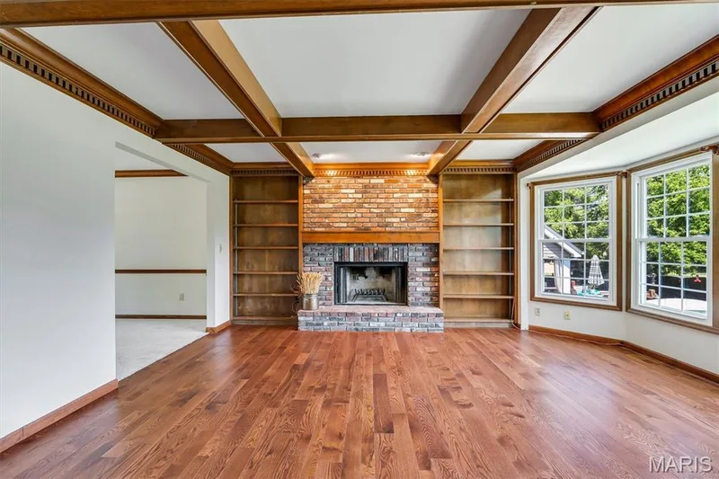 2100 Seven Oaks Drive, St Charles, MO 63303 — listing photo 9 of 38