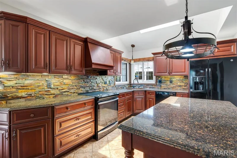 2100 Seven Oaks Drive, St Charles, MO 63303 — listing photo 12 of 38