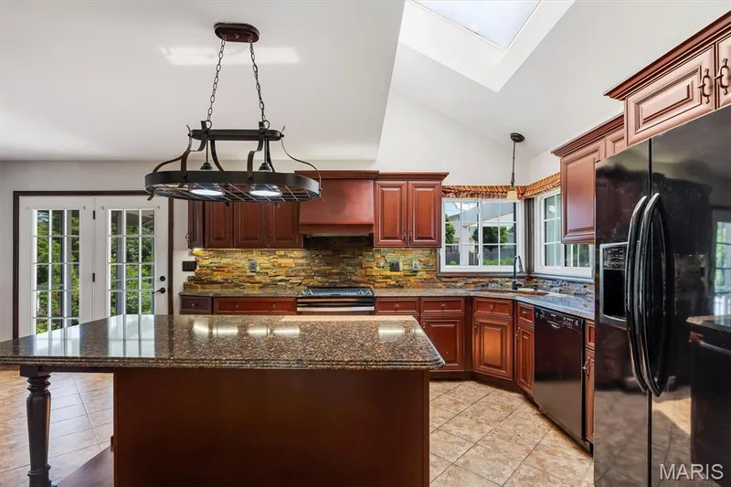 2100 Seven Oaks Drive, St Charles, MO 63303 — listing photo 13 of 38