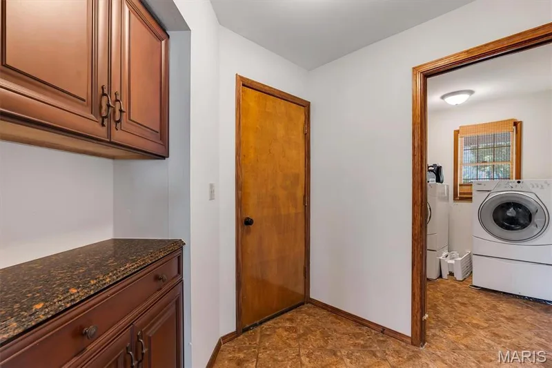 2100 Seven Oaks Drive, St Charles, MO 63303 — listing photo 14 of 38