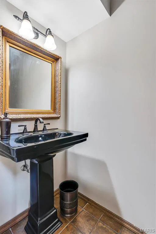 2100 Seven Oaks Drive, St Charles, MO 63303 — listing photo 18 of 38