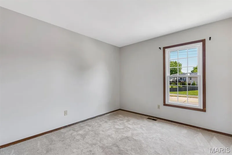 2100 Seven Oaks Drive, St Charles, MO 63303 — listing photo 22 of 38