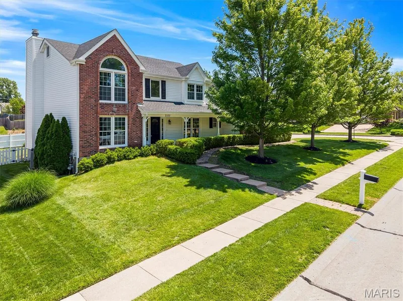 2100 Seven Oaks Drive, St Charles, MO — listing photo 1