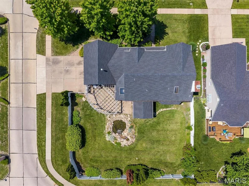 2100 Seven Oaks Drive, St Charles, MO 63303 — listing photo 33 of 38