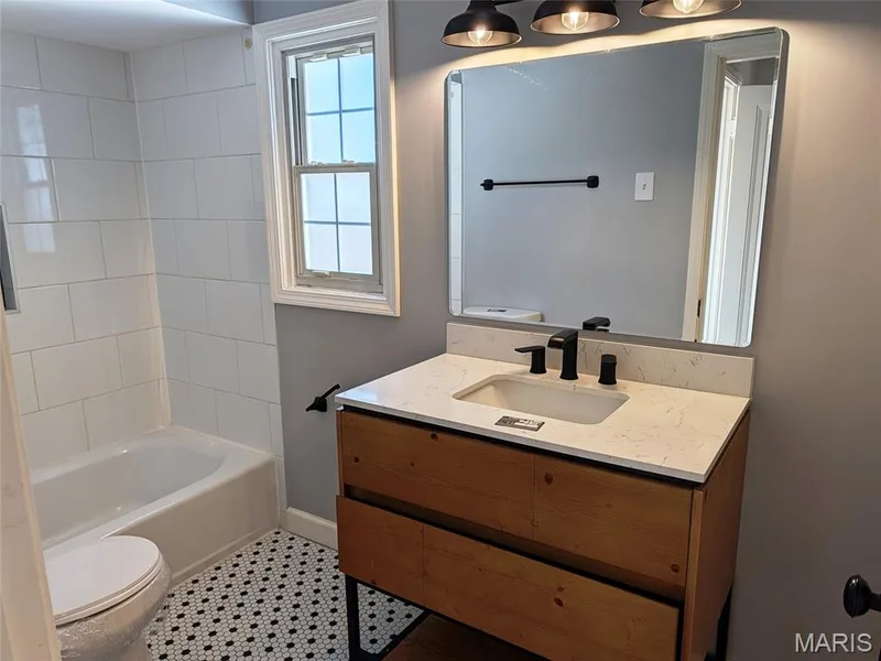 1931 Elm Street, St Charles, MO 63301 — listing photo 10 of 26