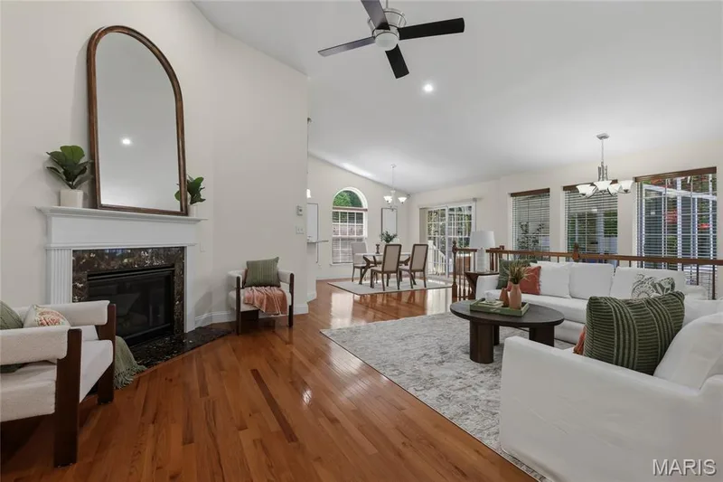 14301 Gatwick Court, Chesterfield, MO 63017 — listing photo 4 of 31