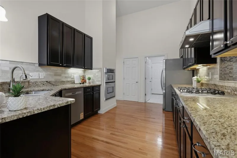 14301 Gatwick Court, Chesterfield, MO 63017 — listing photo 7 of 31