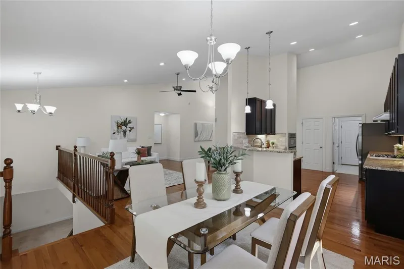 14301 Gatwick Court, Chesterfield, MO 63017 — listing photo 8 of 31