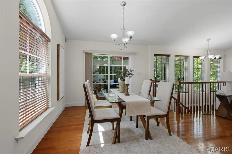 14301 Gatwick Court, Chesterfield, MO 63017 — listing photo 9 of 31
