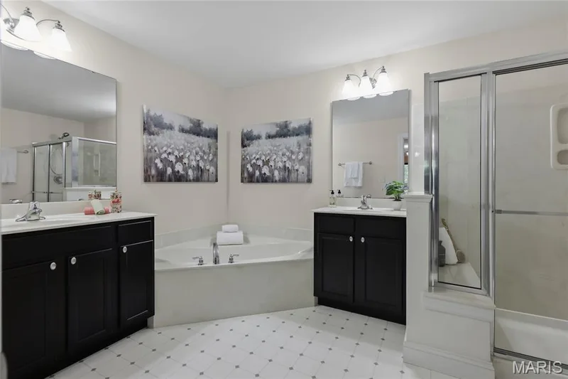 14301 Gatwick Court, Chesterfield, MO 63017 — listing photo 13 of 31
