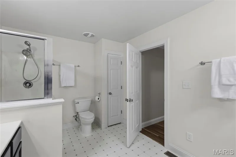 14301 Gatwick Court, Chesterfield, MO 63017 — listing photo 14 of 31