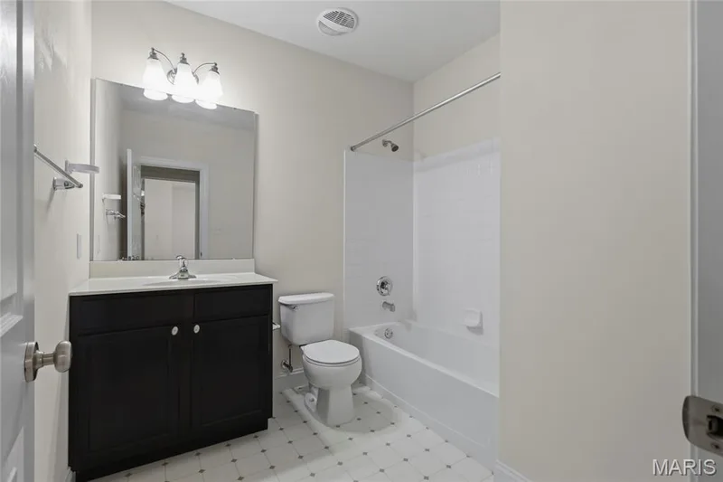 14301 Gatwick Court, Chesterfield, MO 63017 — listing photo 21 of 31