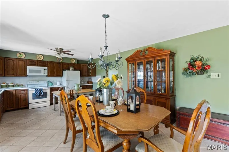 18668 Olive Street Road, Chesterfield, MO 63005 — listing photo 8 of 20