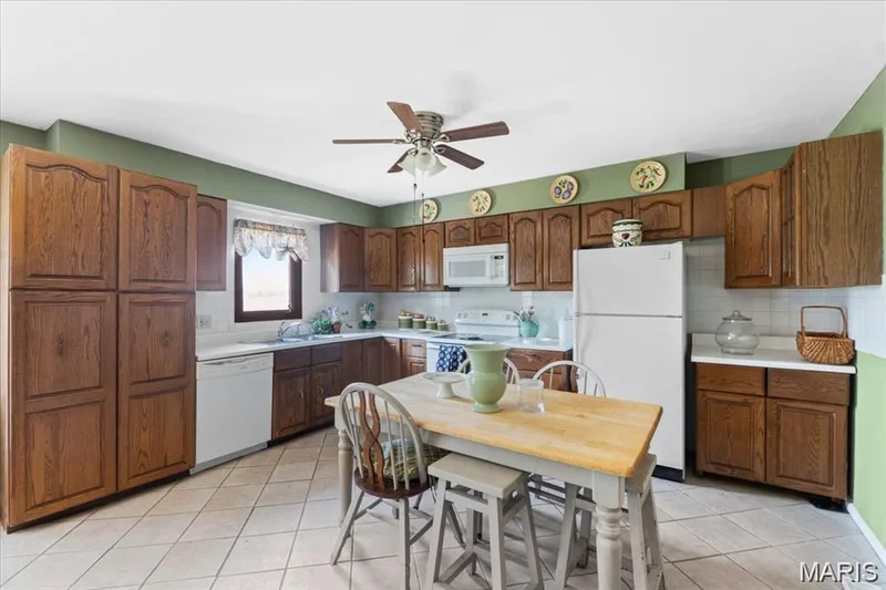 18668 Olive Street Road, Chesterfield, MO 63005 — listing photo 9 of 20