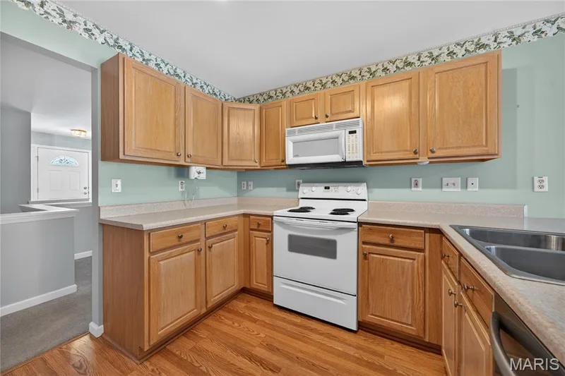Overhead Microwave, Stainless Dishwasher & Oven!  Take a Peak at the Front Entry thru the Door! — 12 Shimmering Lake Court, St Charles, MO 63301