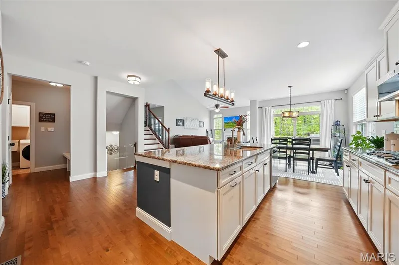 204 Grayleaf Court, O'Fallon, MO 63385 — listing photo 6 of 37