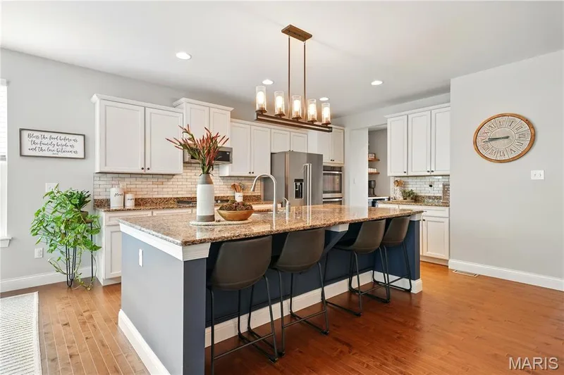 204 Grayleaf Court, O'Fallon, MO 63385 — listing photo 8 of 37