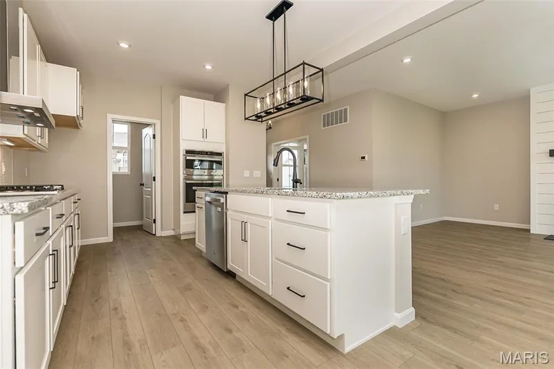 719 Southerland Drive, O'Fallon, MO 63368 — listing photo 13 of 51