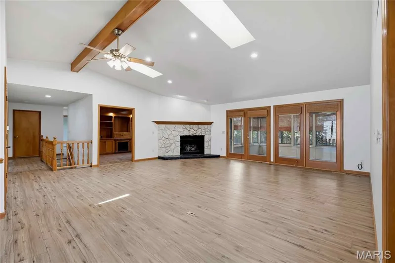 13 Village Drive W, St Charles, MO 63303 — listing photo 4 of 47