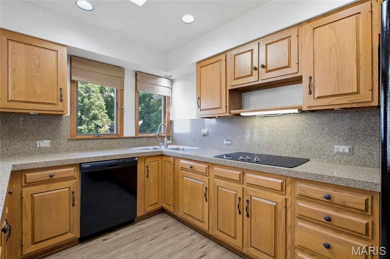 13 Village Drive W, St Charles, MO 63303 — listing photo 10 of 47