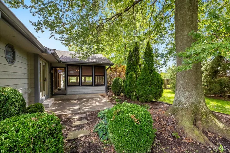 13 Village Drive W, St Charles, MO 63303 — listing photo 16 of 47