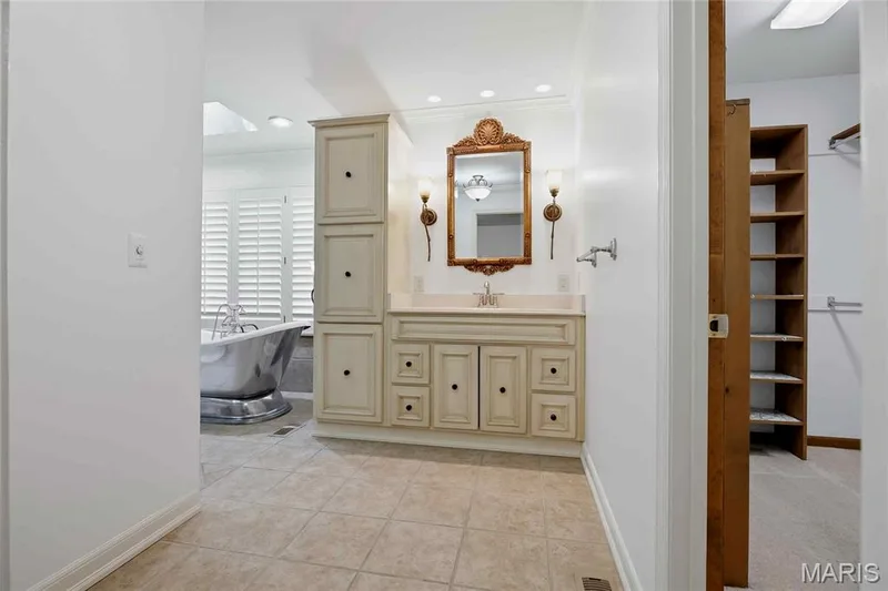 13 Village Drive W, St Charles, MO 63303 — listing photo 17 of 47