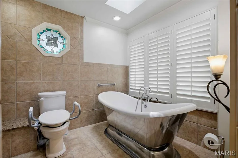 13 Village Drive W, St Charles, MO 63303 — listing photo 18 of 47