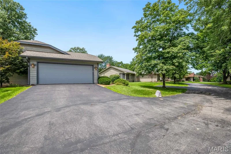 13 Village Drive W, St Charles, MO 63303 — listing photo 37 of 47