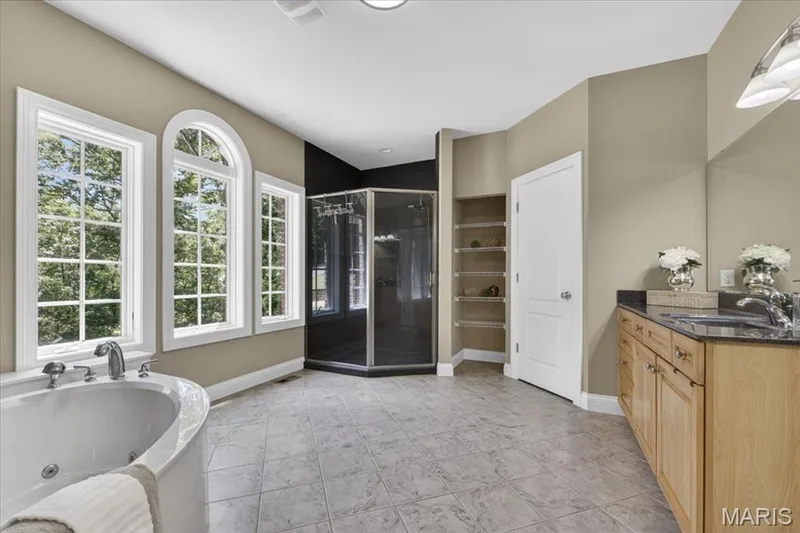 Marble shower & countertops! — 18517 Gredan Court, Wildwood, MO 63069