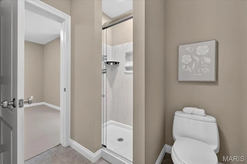 Another Jack 'n Jill bathroom — 18517 Gredan Court, Wildwood, MO 63069