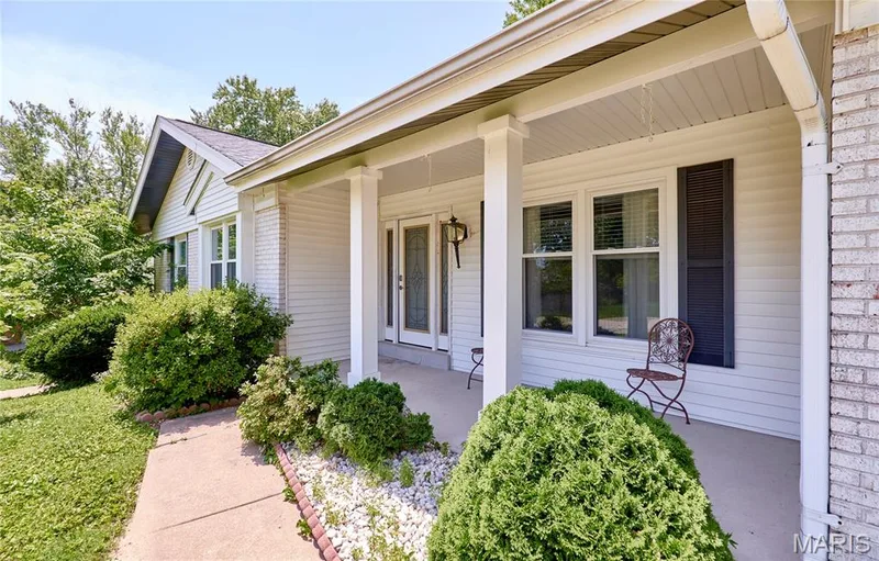 14338 Millbriar Circle, Chesterfield, MO 63017 — listing photo 3 of 64