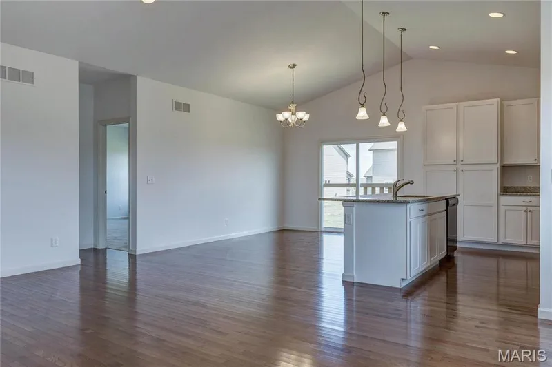 Open kitchen with breakfast area. — 0 Covington @ Harvest, O'Fallon, MO 63385