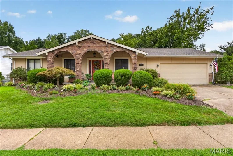 15446 Grantley Drive, Chesterfield, MO 63017 — listing photo 1 of 65