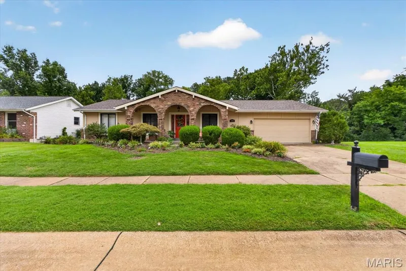 15446 Grantley Drive, Chesterfield, MO 63017 — listing photo 2 of 65