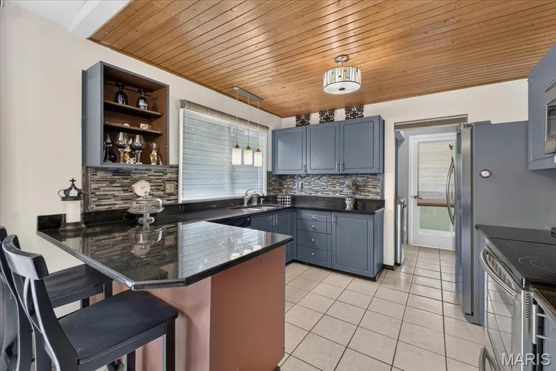 15446 Grantley Drive, Chesterfield, MO 63017 — listing photo 21 of 65