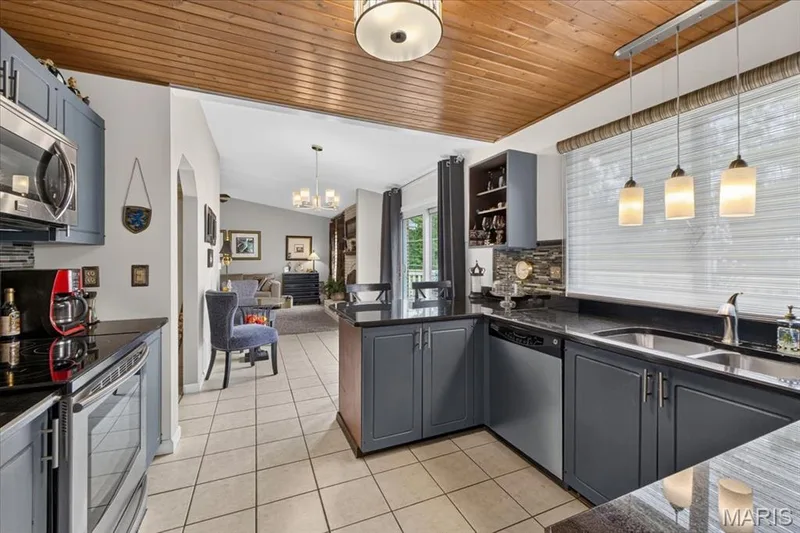15446 Grantley Drive, Chesterfield, MO 63017 — listing photo 23 of 65