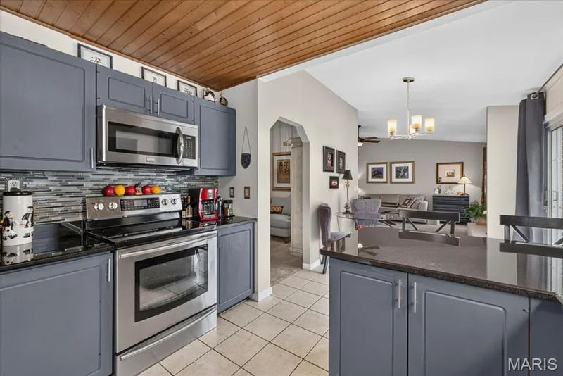 15446 Grantley Drive, Chesterfield, MO 63017 — listing photo 24 of 65