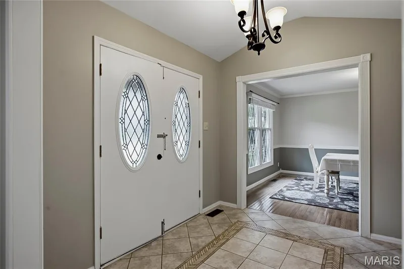 334 Dungate Drive, Chesterfield, MO 63017 — listing photo 2 of 33